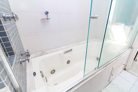 Apartamento para alugar com 264m², 3 quartos e 3 vagasBanheiro da Suíte 2