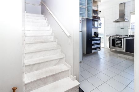 Apartamento para alugar com 264m², 3 quartos e 3 vagasEscada