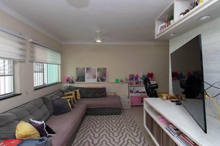 Casa de condomínio à venda com 90m², 3 quartos e 2 vagasSala