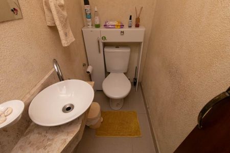 Casa de condomínio à venda com 90m², 3 quartos e 2 vagasLavabo