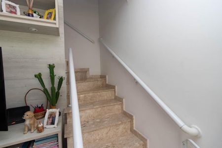 Casa de condomínio à venda com 90m², 3 quartos e 2 vagasEscada