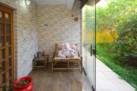 Casa à venda com 245m², 4 quartos e 6 vagasVaranda