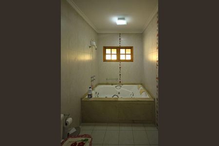 Casa à venda com 245m², 4 quartos e 6 vagasBanheiro da Suíte