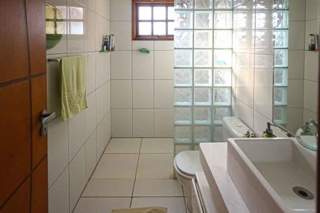 Casa à venda com 245m², 4 quartos e 6 vagasBanheiro Social 1