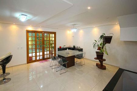 Casa à venda com 245m², 4 quartos e 6 vagasSala de Jantar