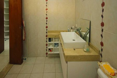 Casa à venda com 245m², 4 quartos e 6 vagasBanheiro da Suíte