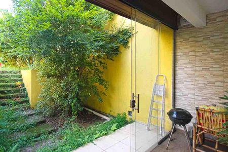 Casa à venda com 245m², 4 quartos e 6 vagasVaranda