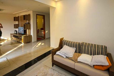 Casa à venda com 245m², 4 quartos e 6 vagasSala 02