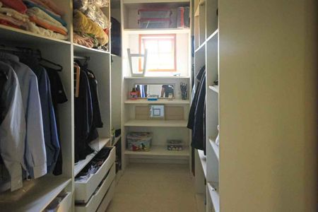 Casa à venda com 245m², 4 quartos e 6 vagasCloset da Suíte