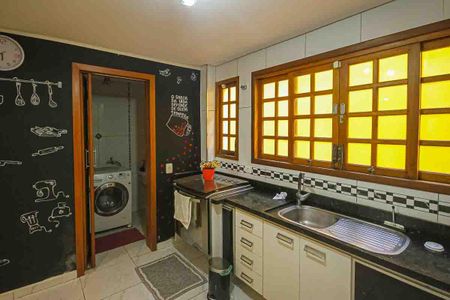 Casa à venda com 245m², 4 quartos e 6 vagasCozinha