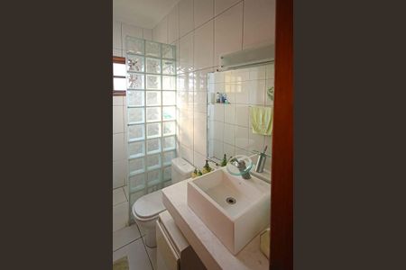 Casa à venda com 245m², 4 quartos e 6 vagasBanheiro Social 1