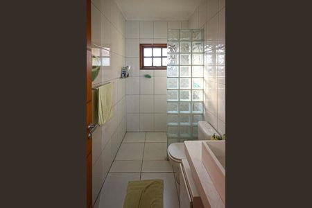 Casa à venda com 245m², 4 quartos e 6 vagasBanheiro Social 1