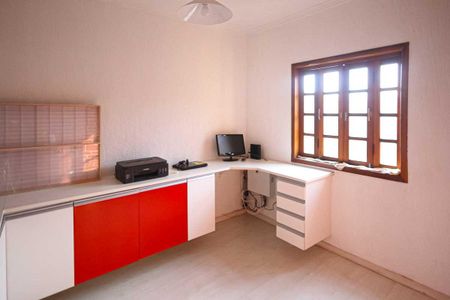 Casa à venda com 245m², 4 quartos e 6 vagasEscritório