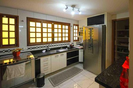 Casa à venda com 245m², 4 quartos e 6 vagasCozinha