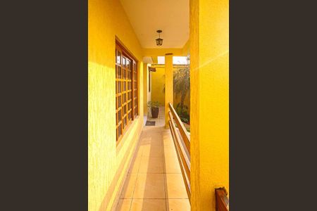 Casa à venda com 245m², 4 quartos e 6 vagasCorredor Lateral