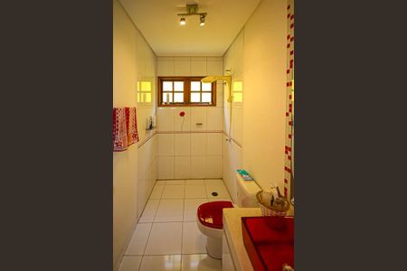 Casa à venda com 245m², 4 quartos e 6 vagasBanheiro Social 2