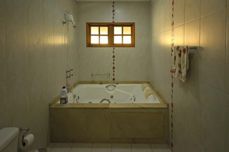 Casa à venda com 245m², 4 quartos e 6 vagasBanheiro da Suíte