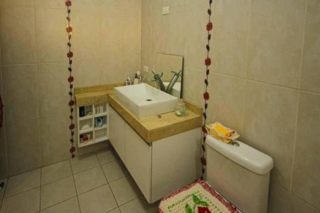 Casa à venda com 245m², 4 quartos e 6 vagasBanheiro da Suíte