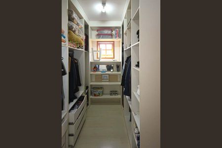 Casa à venda com 245m², 4 quartos e 6 vagasCloset da Suíte