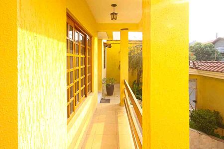 Casa à venda com 245m², 4 quartos e 6 vagasCorredor Lateral