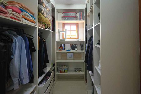 Casa à venda com 245m², 4 quartos e 6 vagasCloset da Suíte