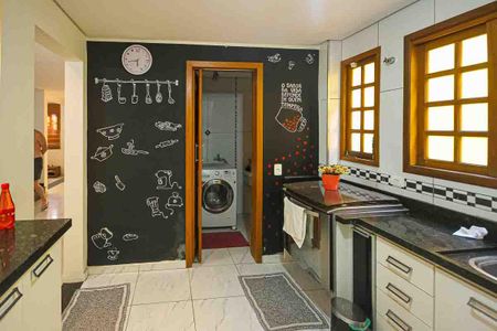 Casa à venda com 245m², 4 quartos e 6 vagasCozinha