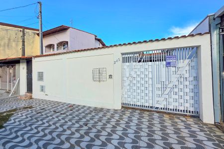 Casa para alugar com 100m², 2 quartos e 5 vagasFachada