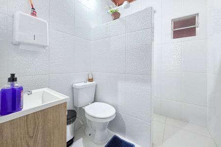 Casa para alugar com 100m², 2 quartos e 5 vagasBanheiro da Suíte 2