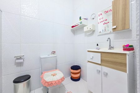 Casa para alugar com 100m², 2 quartos e 5 vagasBanheiro da Suíte 1