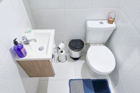 Casa para alugar com 100m², 2 quartos e 5 vagasBanheiro da Suíte 2