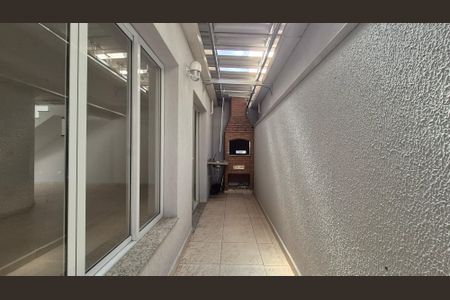 Casa de condomínio à venda com 131m², 3 quartos e 2 vagasVaranda