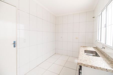 Casa para alugar com 80m², 2 quartos e 2 vagasCozinha