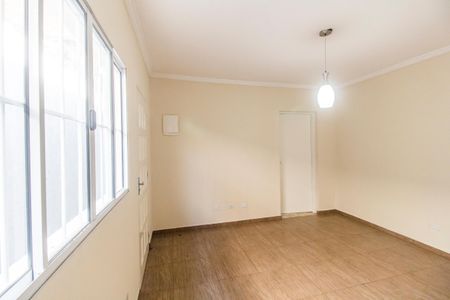 Casa para alugar com 80m², 2 quartos e 2 vagasSala