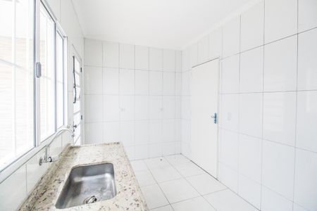 Casa para alugar com 80m², 2 quartos e 2 vagasCozinha