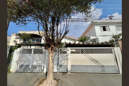 Casa à venda com 222m², 4 quartos e 3 vagasFachada