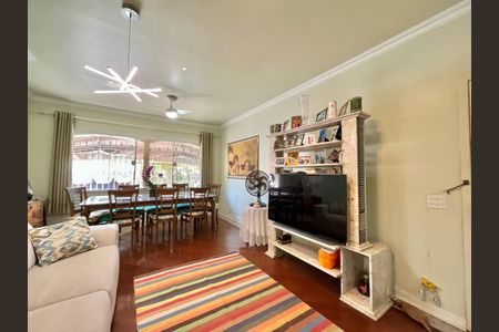 Casa à venda com 222m², 4 quartos e 3 vagasSala