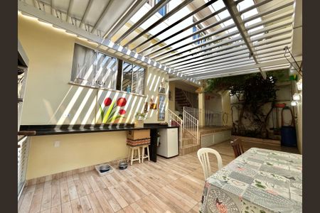 Casa à venda com 222m², 4 quartos e 3 vagasQuintal