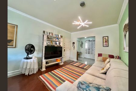 Casa à venda com 222m², 4 quartos e 3 vagasSala