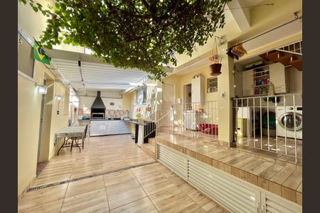 Casa à venda com 222m², 4 quartos e 3 vagasQuintal