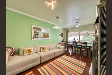 Casa à venda com 222m², 4 quartos e 3 vagasSala