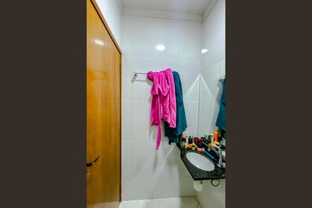 Casa à venda com 110m², 3 quartos e 2 vagasBanheiro