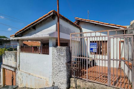 Casa à venda com 220m², 3 quartos e 2 vagasFachada