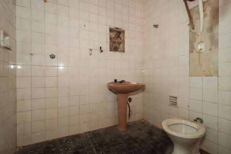 Casa para alugar com 1032m², 3 quartos e 3 vagasBanheiro de Serviço