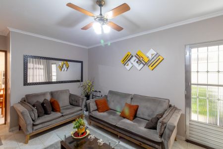 Casa à venda com 150m², 2 quartos e 2 vagasSala