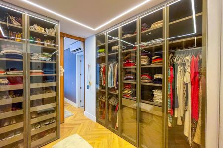 Apartamento à venda com 271m², 3 quartos e 4 vagasCloset