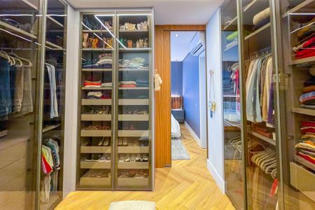 Apartamento à venda com 271m², 3 quartos e 4 vagasCloset