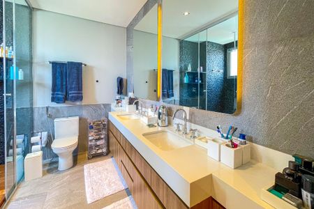 Apartamento à venda com 271m², 3 quartos e 4 vagasBanheiro da Suíte master