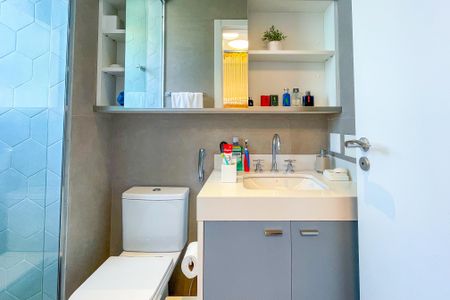 Apartamento à venda com 271m², 3 quartos e 4 vagasBanheiro da Suíte 2