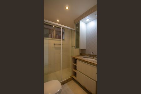 Casa à venda com 251m², 5 quartos e 4 vagasBanheiro da Suíte 2