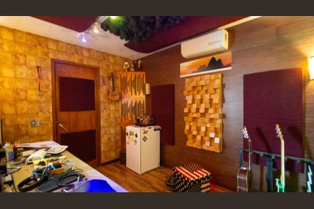 Casa à venda com 251m², 5 quartos e 4 vagasQuarto 2